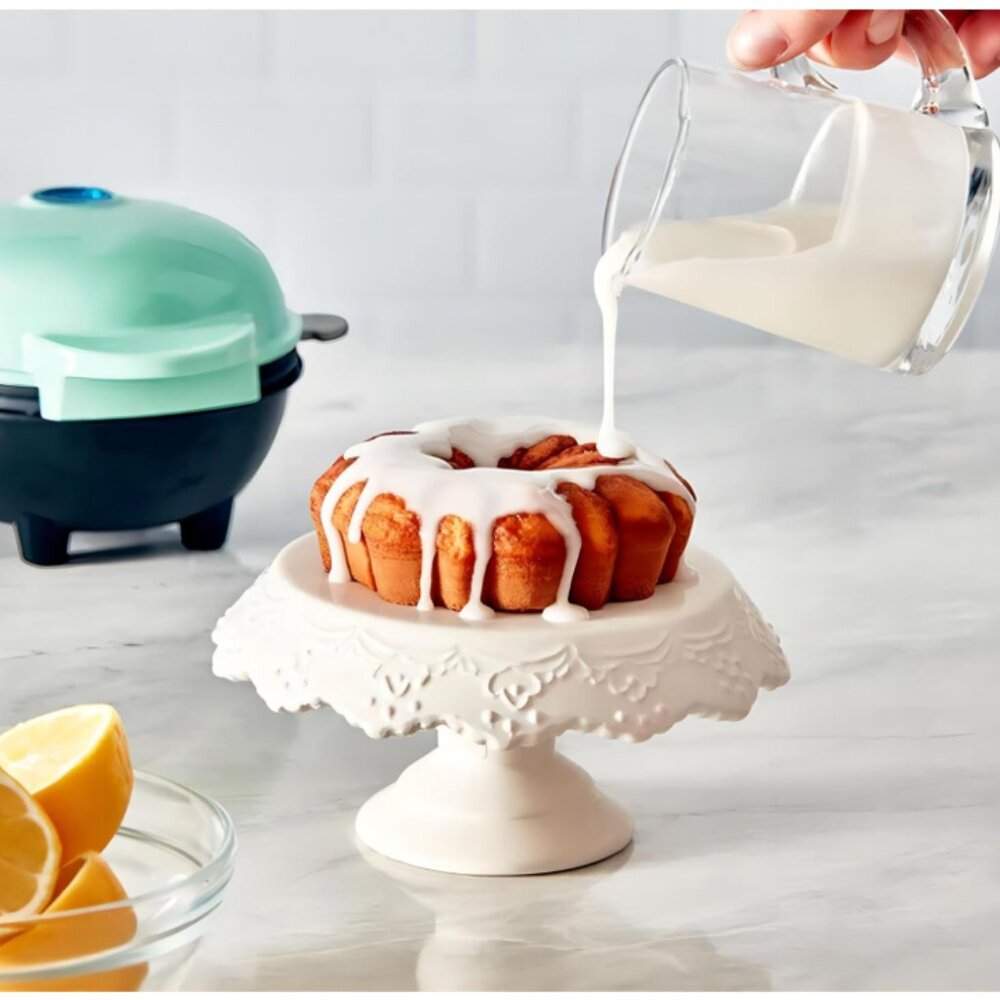 Dash Mini Bundt Cake Maker ~ Mint Pale Green - NEW in Box ~ So Cute! Recipes